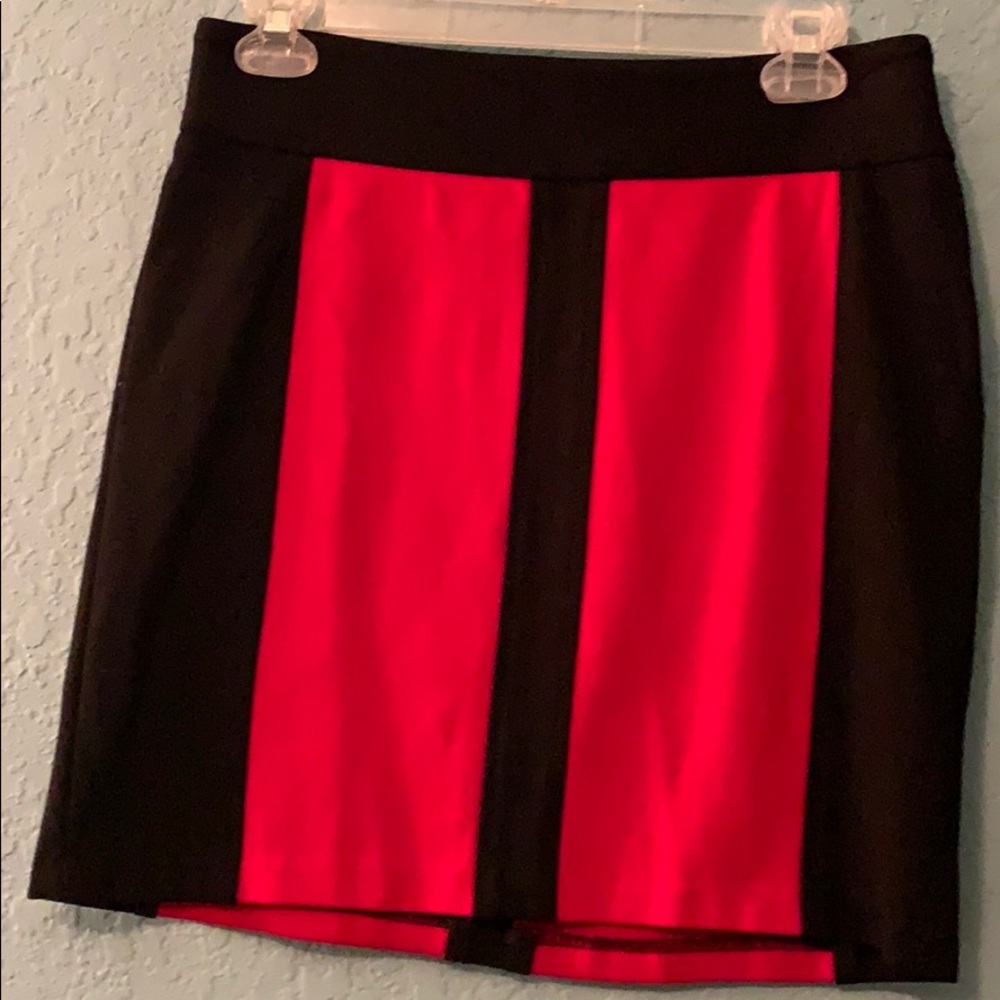 Cache Size 2 Black And Red Short Skirt - image 3